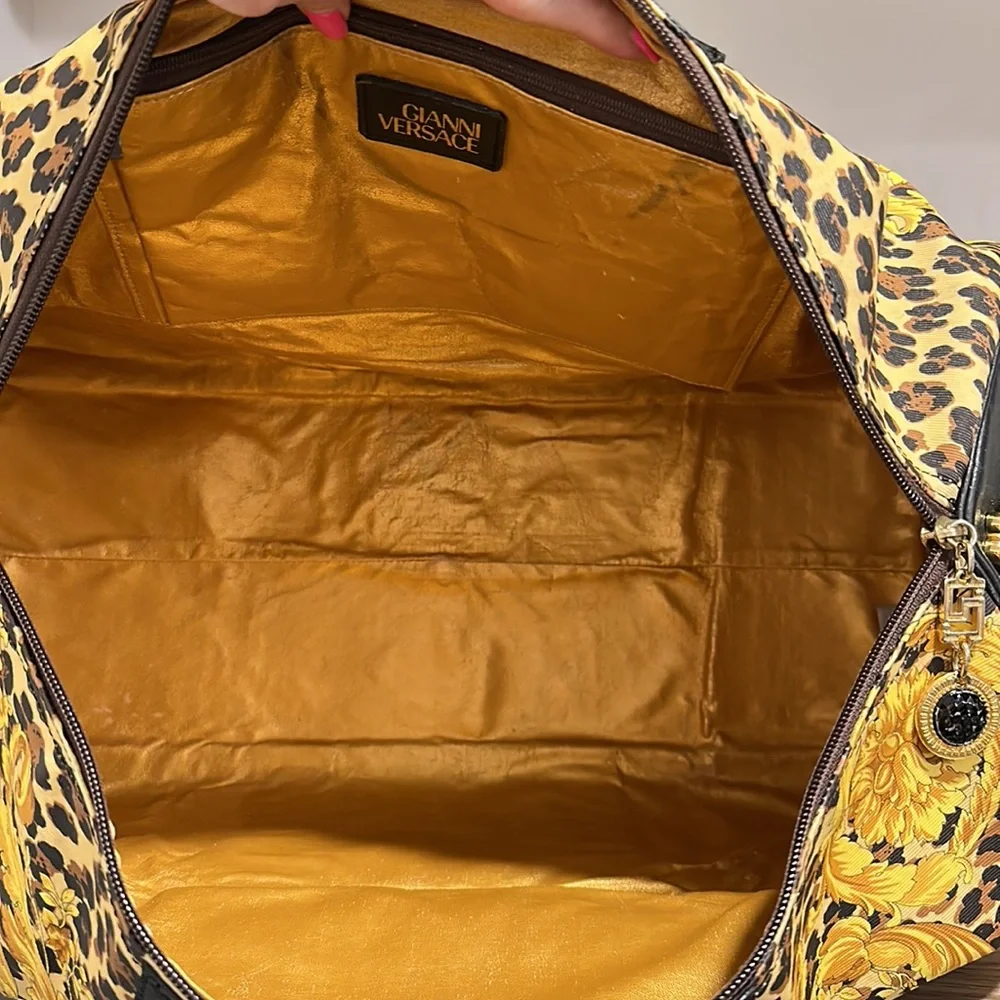 🔥Versace 2Way Travel Bag 🔥 - Picture 13 of 16